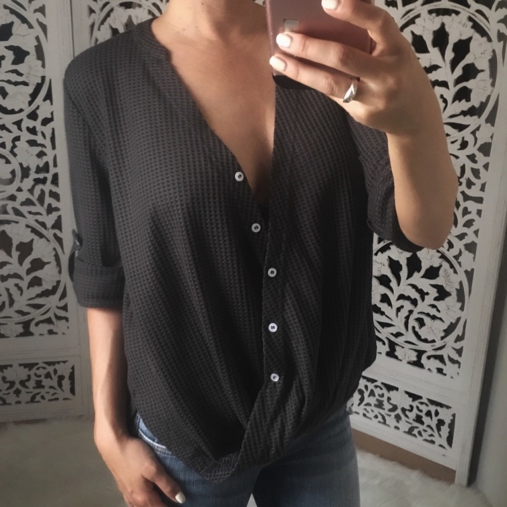 LAST 1️⃣ 2/$60 Waffle Knit VNeck Half Sleeve Top - Picture 2 of 8